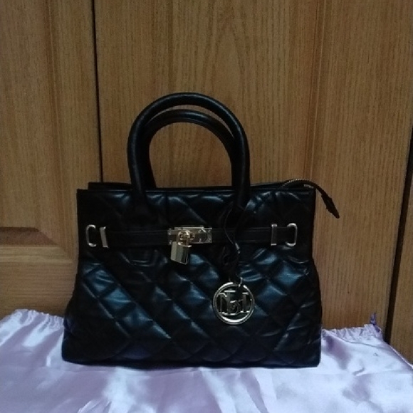 studio badgley mischka Handbags - Studio Badgley Mischka Chic Black Quilted Satchel